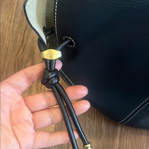 Tory Burch Spaghetti Leather Tote - Picture 4 of 16